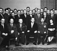 А.А.Расплетин (сидит второй слева) на встрече специалистов с Маршалом С.М.Буденным. (фото из личного архива Б.В.Бункина)