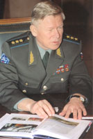Руководитель Федерального космического агентства генерал-полковник Анатолий Перминов до марта 2004 г. возглавлял КВ