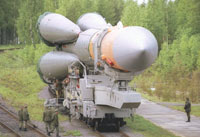 Вывоз ракеты-носителя ''Молния'' на один из стартовых комплексов космодрома Плесецк