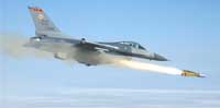 Полигон ВВС США в штате Юта. F-16C Fighting Falcon (522-я иаэ, авиабаза Хилл) пустил ракету AGM-65H Maverick.