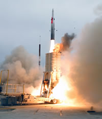 Старт противоракеты израильского комплекса ''Эрроу'' 29 июля 2004 г. на полигоне Пойнт Мугу в Калифорнии, США.